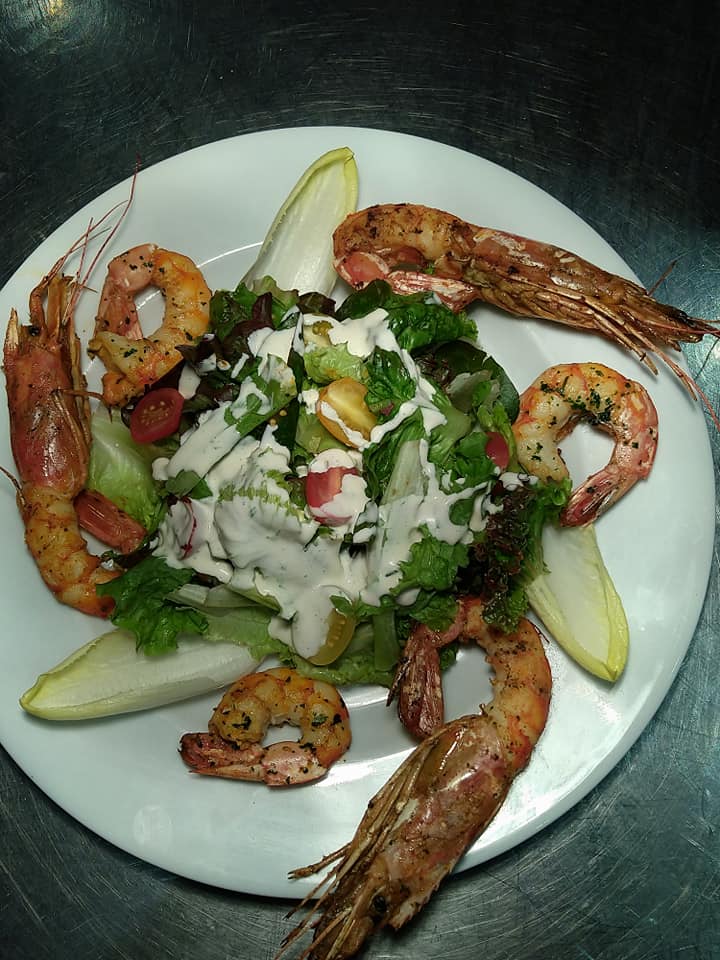 Salade aux gambas grillées