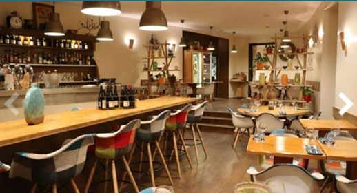 Salle et bar du restaurant La Bogue